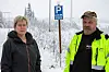 STØRRE AVSTAND: Lars Ragnar Eidet og Elin Grønli mener kort avstand mellom ski- og skuterspor fører til at færre skigåere parkerer i Målåsetre parkeringsplass. – Det bør bli større avstand mellom løypene, sier Lars Ragnar Eidet. Foto: Eskil Buseth Folstad