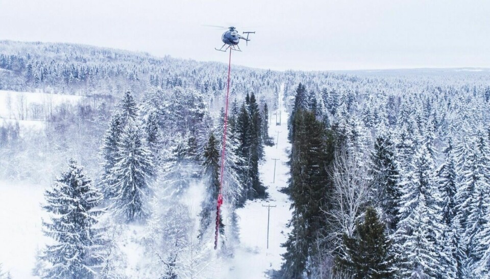I LUFTA: Tensio går i gang med helikopterkvisting av kantskog på strekninger mellom Ålen og Støren. Illustrasjonsfoto: Tensio