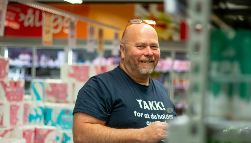 KJEMPEFORNØYD: Butikksjef for Coop Marked Ålen har god grunn til å være kjempefornøyd med fjorårets omsetning. Foto: Eskil Buseth Holstad