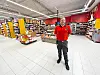 LYKKES GODT: Butikksjef Andreas Strauman ved Coop Extra har lykkes godt med satsingen i Havsjøveien. Ifølge Strauman trekker butikken både fastboende, hytteboende og turister. Han trekker fram god parkering og el-billading som noe av årsaken til at butikken fra og med julemarked og gjennom hele jula har hatt særdeles godt besøk. Bjørn Vik-Mo, viseadministrerende direktør i Coop Midt-Norge, retter en stor takk til de ansatte ved både Extra og Coop Mega i forbindelse med de gode resultatene. – Vi er veldig stolte over innsatsen som de ansatte har lagt ned, både på Extra og Coop Mega. Det krever mye av de ansatte å doble omsetninga, og på Domus-senteret har de ansatte levd i en byggeplass i lang tid. Jeg synes de ansatte fortjener skikkelig ros fordi de har stått i det, sier Vik-Mo. Foto: Morten Haugseggen