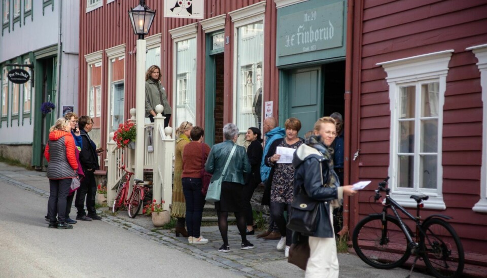 I SOHLBERGS FOTSPOR: Kunst og kaos arrangerer guidet tur på Røros slik at folk skal få lære mer om Harald Sohlberg og hans tilknytning til Bergstaden. Arkivfoto: Eli Wintervold