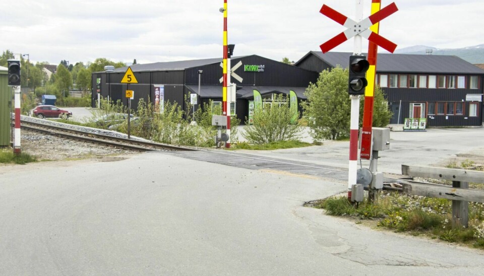 TOPP FIRE: 95 nestenulykker og hendelser har funnet sted på planovergangen ved Røros stasjon. Det er fjerde mest av alle Bane Nor sine planoverganger i Norge. Foto: Eskil Buseth Folstad