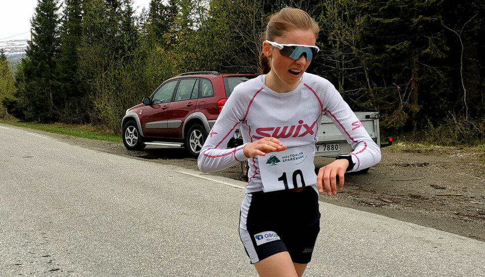 Lisa Sæther Verdenius var først i mål i konkurranseklassen og satte ny løyperekord for damer på 21:47.