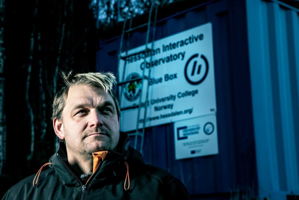 FORNØYD: Bjørn Magnar Vik er svært fornøyd med at Discovery Channel har vært to uker i bygda for å spille inn TV-episoder om Hessdalsfenomenet og folka som bor der. – jeg sikker på at vi kommer til å merke det på interessen for å reise hit, sier han.