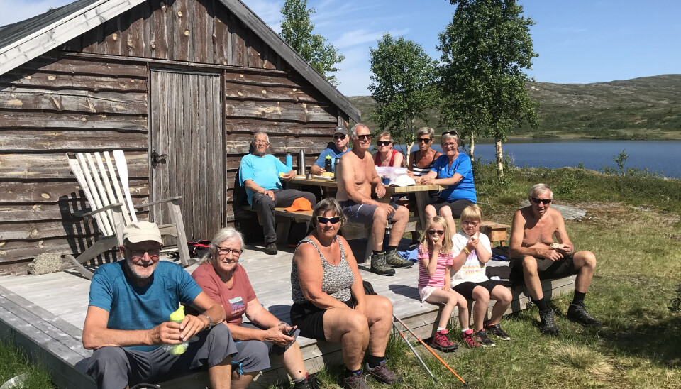 ÅPNINGSTUR: Årets fjelltrim åpnet sist søndag, med innlagt felles matpause ved Litjbælingsjøen.