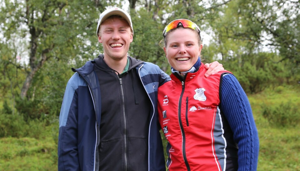 DALSBYGDA OG HESSDALEN MØTES: Vinnerne av Hessjøen Rundt 2023, Anders Tingstad og Ingrid Hegseth smiler begge fornøyde etter løpet.