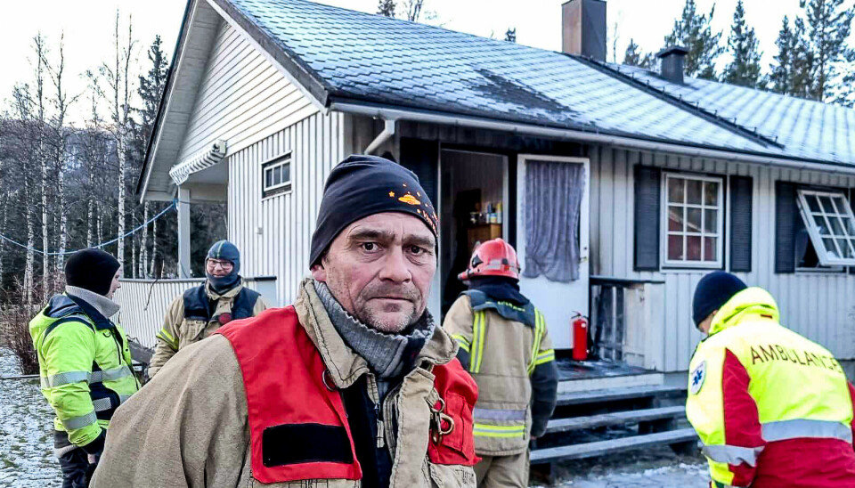 PÅ PLASS: Alle nødetater rykket ut til et branntilløp i en enebolig i Ålen. Innsatsleder i Holtålen brann og redning Sverre Grytbakk forteller at en askebøtte har tatt fyr.