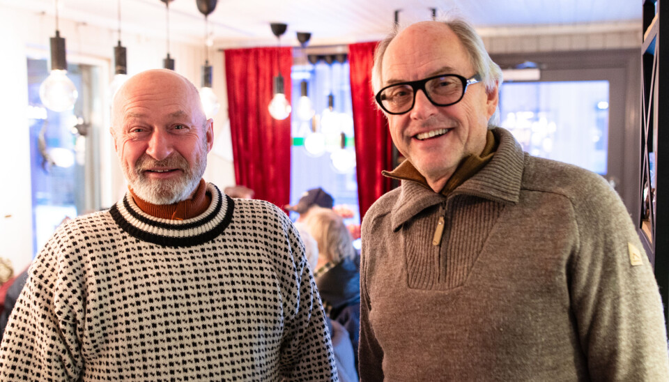 INVITERER TIL FONDAHUSET: Rolf Johnsen, til venstre, og Trygve Hovdal inviterer til konsert i eget hus. All inntekt går uavkortet til «En Hjelpende Hånd Fjellregionen».