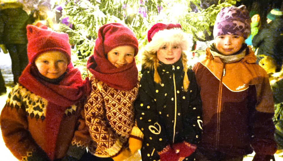 – VI HAR FUNNET JULESTEMNINGEN: F.v.: Lilje Vikås, Magdalena Vikås, Ine Nyrønning og Agnes Storrø Heksem
