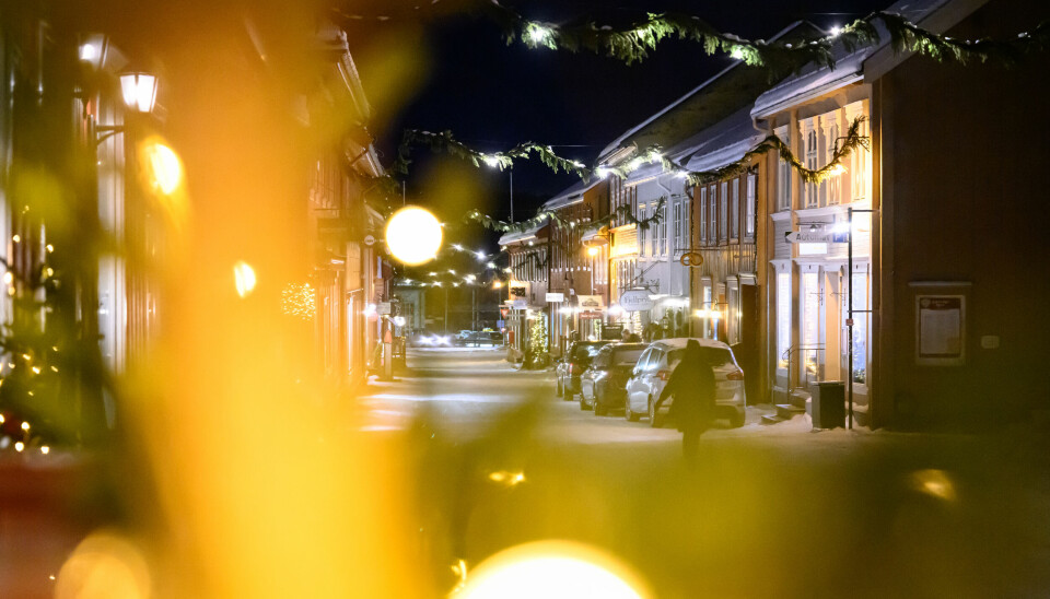 TUSEN JULELYS: Det mangler ikke på julelys i Røros sentrum, men på Trygstad ble kontakten trukket ut etter et brev fra byantikvar.