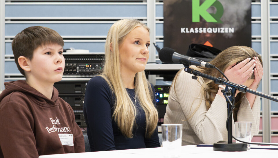 SPENTE: Mattis, Marit og Borghild mens de venter på svaret på utslagsspørsmålet i Klassequizen.