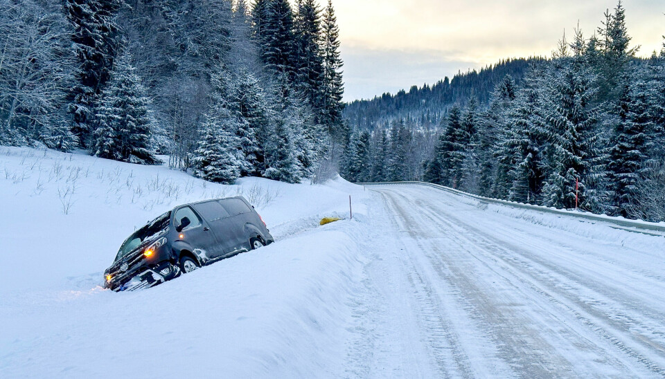 AV VEIEN: Tirsdag morgen har nok en bil havnet utenfor fylkesveg 30