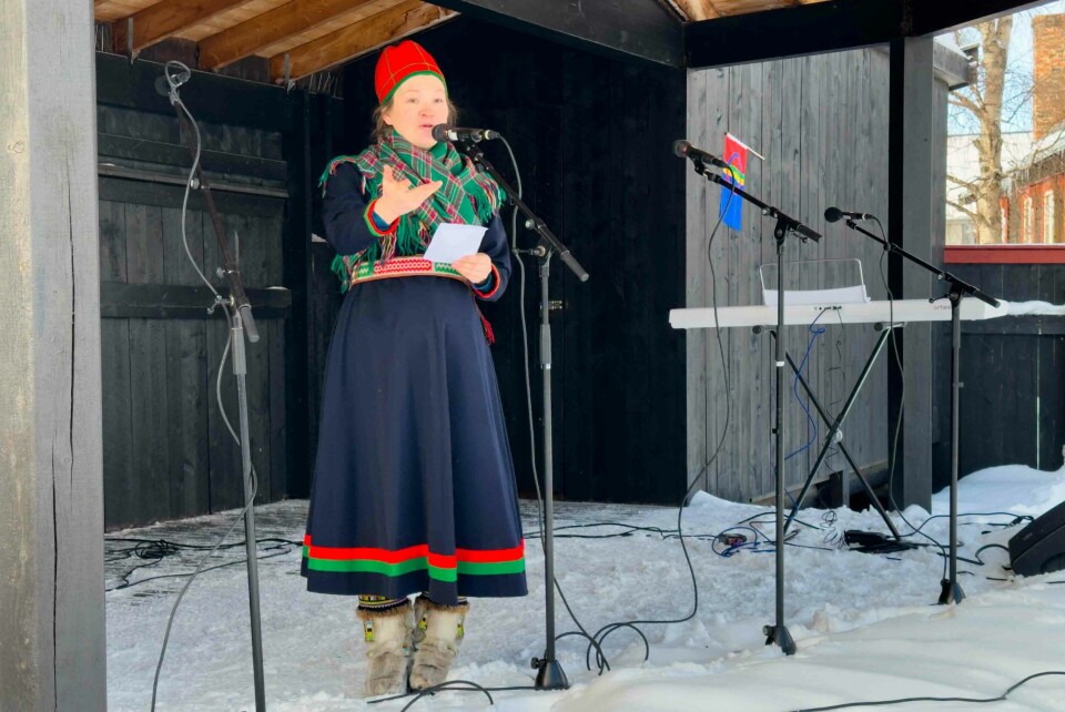 VUELIEH: Marja Mortensson framførte egen musikk og var til slutt forsanger for samefolkets sang.