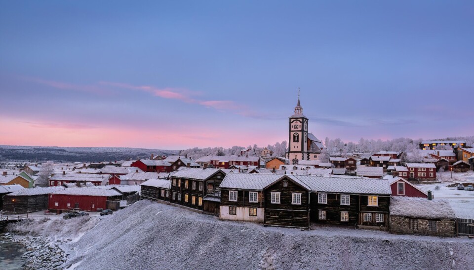 MANGE TOMME HUS: I Røros sentrum er det mange ubebodde hus. Det har gjort spørsmålet om boplikt til et omdiskutert tema.