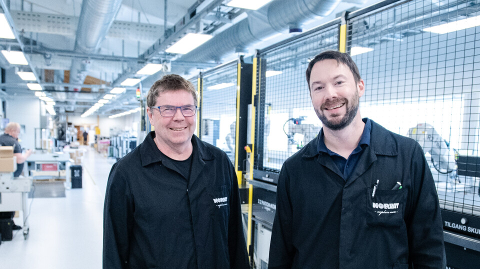 BREDE GLIS PÅ RØROS: Produksjonsleder Stein Are Kvikne og industrialiseringsansvarlig Magne Nesvold er godt fornøyd med den nye kontrakten.