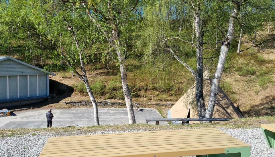 RYKKET UT: En lokal politipatrulje rykket ut til denne lavvoen ved Doktortjønna etter å ha blitt kontaktet av ansatte ved Rørosmuseet.