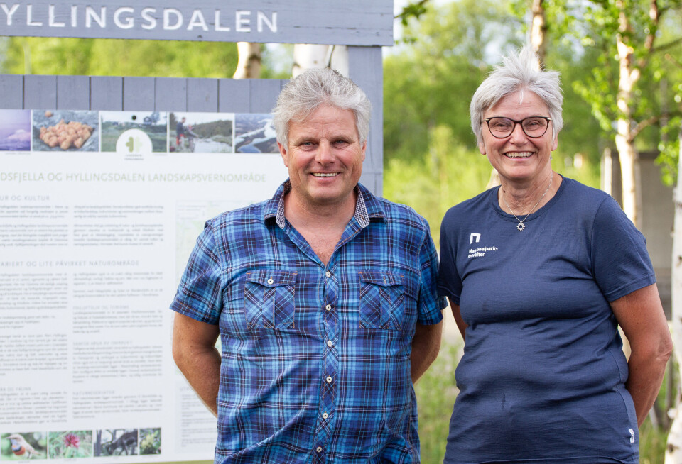 HOLDT FOREDRAG I BJØRKLY: Torgrim Torpet er prosjektleder i prosjektet «Fra fangstmann til fast bosetting i Brekken». Marit Sofie Berger er nasjonalparkforvalter for Skardsfjella og Hyllingsdalen. Nå skal de lage kultursti rundt Haugatjønna.