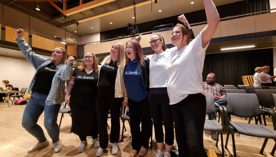 JUBEL: Kjernegruppa jubla etter vedtaket i kommunestyret torsdag kveld.