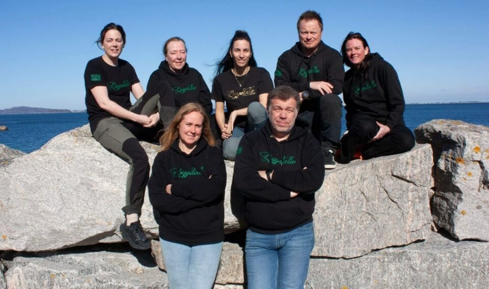 «TÅ ITTJNÅ BLI DET ITTJNÅ»: Bak f.v.: Tonje Smestu, Karin Mol, Hilde Buvarp, Jan Bjørnar Grønseth og Jorunn Solli Ranøien. Foran: Anita Fodor Talsnes og Kjetil Langmo.