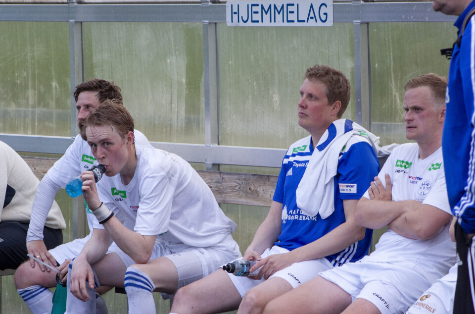 DEPPA: Ålen-spillerne var langt nede etter nok et knepent tap. Nå må det en knallsterk høstsesong til for å unngå nedrykk. Fra venstre: Thomas Vikan Engesvold, Joakim Sivertsvold, Vegard Aspås og Jon Kristian Trøen.