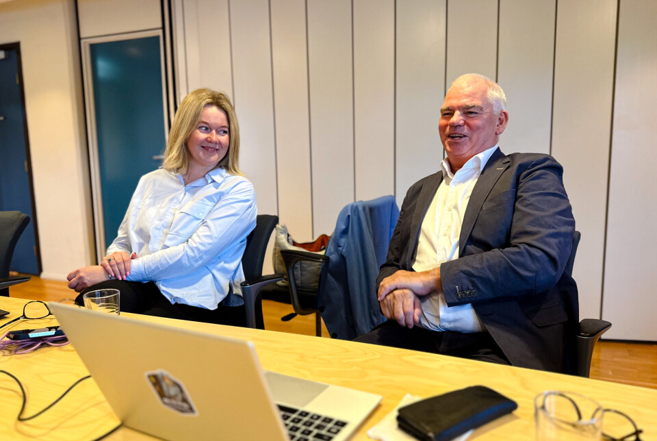 VIL MERKE LITE: Anita Håholm i NEAS og Stig Strand i Vitnett mener bredbåndskundene i rørosregionen vil merke lite av eierskiftet. De ønsker å bevare lokal arbeidskraft, satser på nærhet til kundene og vil bli en aktiv bidragsyter i lokalsamfunnet.