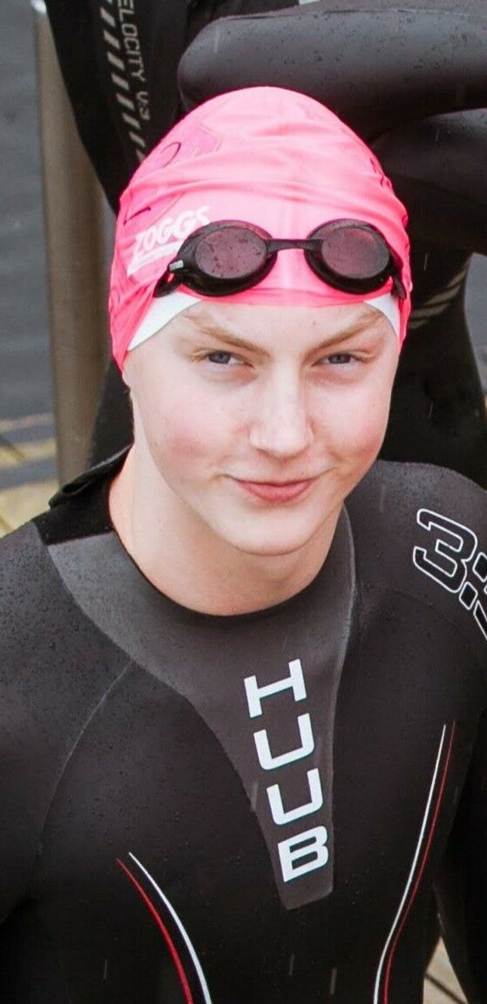 Svømming var Elias’ viktigste interesse, og tenåringen svømte opptil 20 timer i uka. Da koronapandemien kom og svømmingen stengte, ble det krevende for 17-åringen.