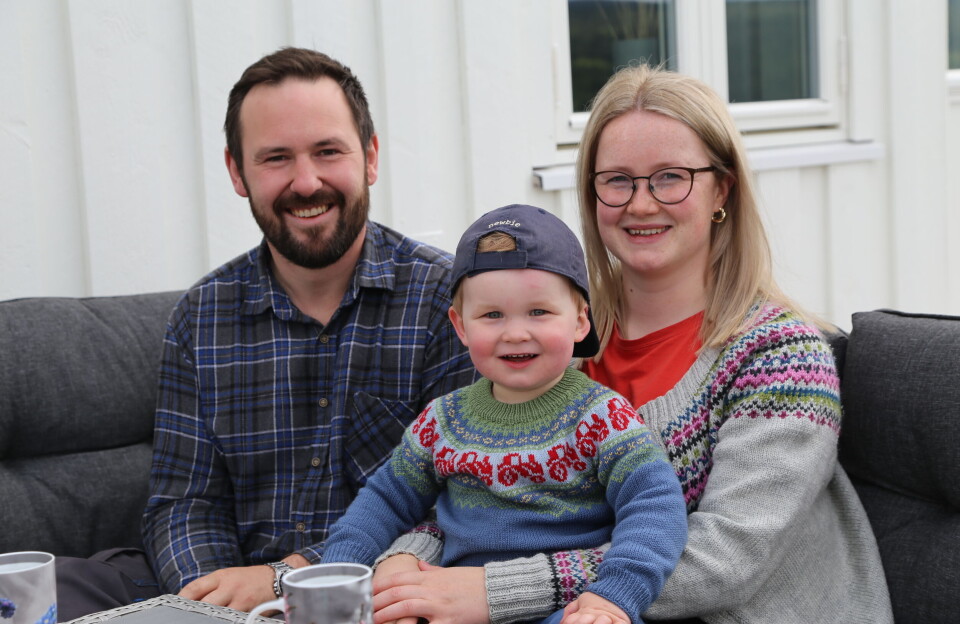 PÅ STAVAUNET HAR VI DET GODT: Lars Anders, Solbjørg Holden og Håkon Bjørgård er hjemmekjære og ser for seg framtida her.