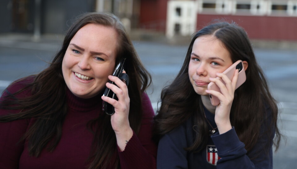 Å RINGE ER ENKLERE ENN DU TROR: Det sier miljøterapeut Malin Rasmussen og elev Emma Skogås.