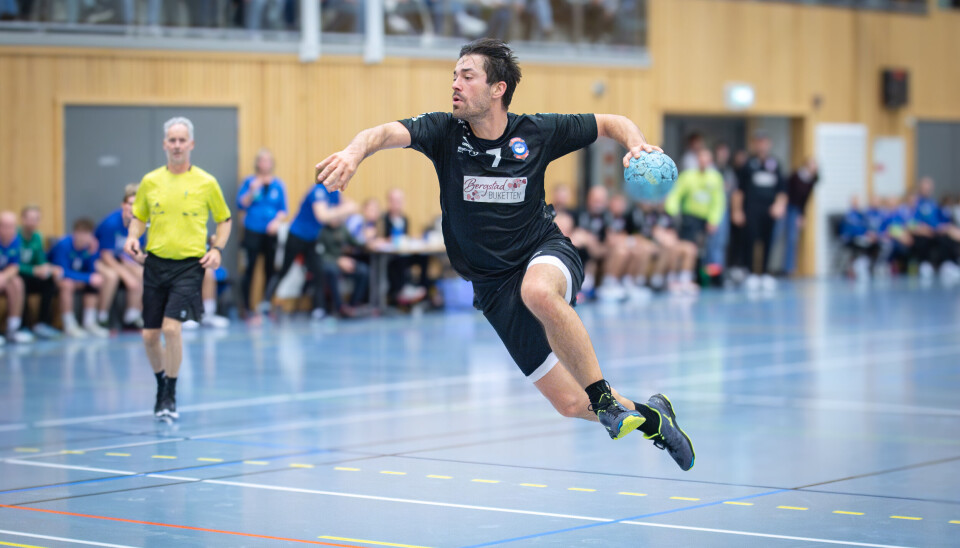 FARLIG PÅ KONTRINGER: Arne Marius Holden Utne og Røros kontret Ålen i senk i andre omgang i Hovet.