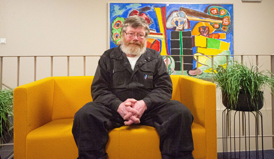 STANDHAFTIG: I over femti år har Rolf Ophus montert kontor- og konferansemøbler hos Håg, senere Flokk. 70-åringen har ikke tenkt å gi seg før han når aldersgrensa.