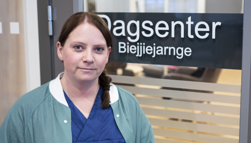 SYNLIGGJØRING: Jenni Valseth er opptatt av at sørsamisk språk og kultur skal vises fram. – Røros kommune har blitt flinke, spesielt med språket, men det er også et forbedringspotensiale her, mener hun.