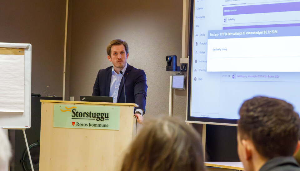 SVARTE: Christian Elgaaen (Sv) svarte på Stein Petter Haugens (uavhengig) grungitte spørsmål.