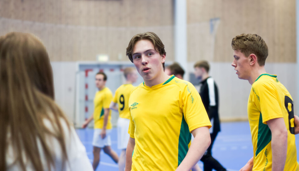 ARRANGØR OG SPILLER: Albert Uglem Trondsen er med og arrangerer cupen. Laget hans heter Jogadores Amadores: – Jeg tror det betyr noe sånt som jævla amatørspillere, men det må du faktasjekke, sier han.