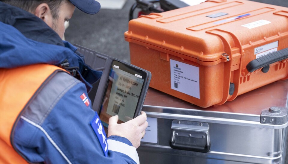 Alt utstyr som tas ut fra lageret skannes og registreres før avreise.