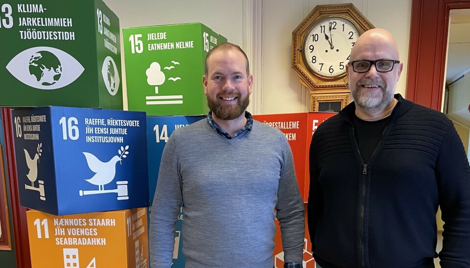 FERSKT SAMARBEID: Ordfører Isak Veierud Busch (Ap) og konsernsjef i Ren Røros, Kristian Holm, mener at fritidsfondet er et godt eksempel på tiltak som styrker sosial bærekraft, med mål om at alle skal ha like sjanser til et godt liv med god helse.