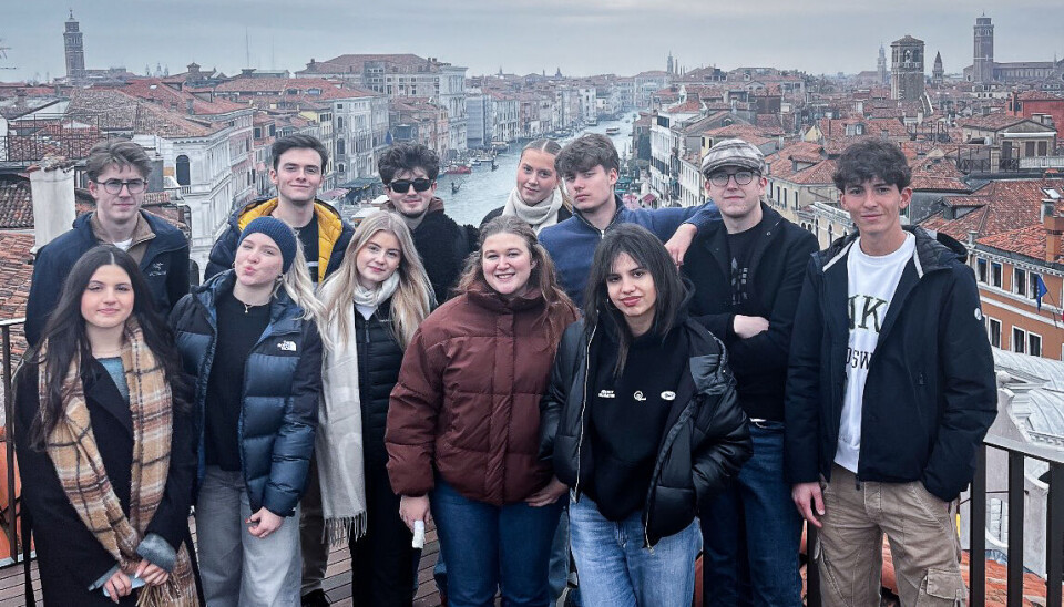 VENEZIA: Her er de norske elevene sammen med sine verter på sightseeing i Venezia.