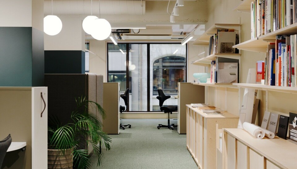 Gjenbruk er gjennomgangsmelodien i de nye lokalene til DOGA. De gamle HÅG Capisco-stolene er fikset opp og installert i Nedre Vollgate 4.