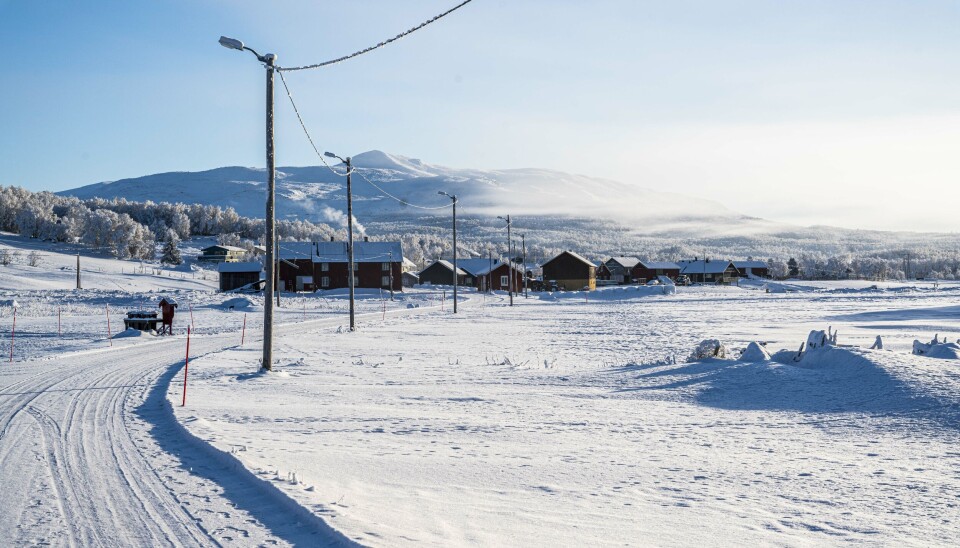 TREKKES: Et gårdsbruk i Brekken kan gå på tvangssalg etter at konsesjonskravet ikke er innfridd etter 22 år. Gårdene på bildet har ikke noe med den aktuelle saken å gjøre, og bildet er kun til illustrasjon.