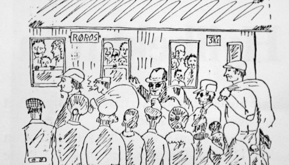 9. mai 1945 kom «fangetoget» til Haltdalen stasjon med løslatte krigsfanger. Fangene hadde sittet lenge i mørke og brukte solbriller for å skåne øynene mot dagslyset. Tegning av Bjarne Prytz fra 1986.