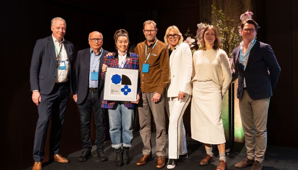 STOLTE VINNERE. Representanter fra Røros Tweed tar imot prisen Årets merkevarebygger.