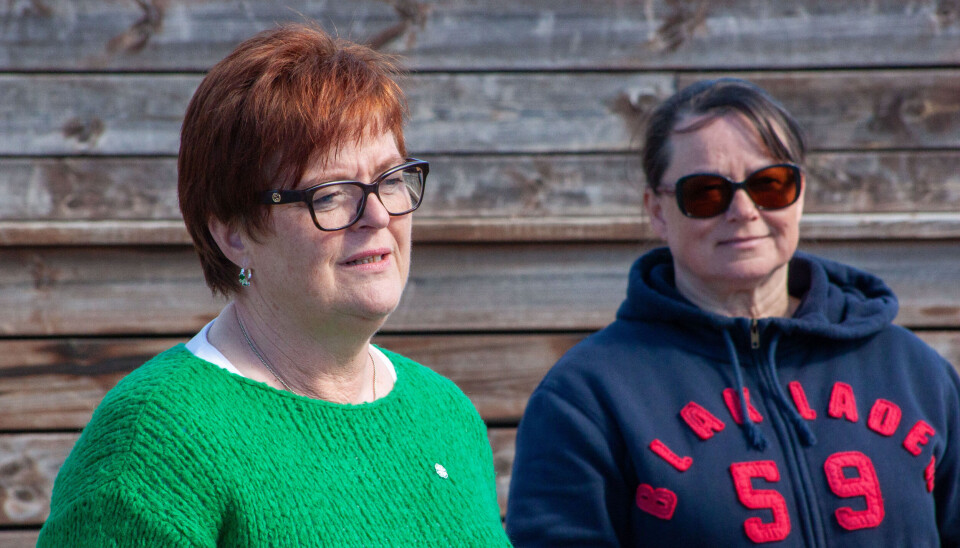 BEKYMRA FOR HJEMKOMMUNEN: Stortingsrepresentant Heidi Greni (t.v.) var utvetydig i sitt politiske budskap da hun og resten av Senterpartiet markerte valgkampstart lørdag. Til høyre: partikollega Annie Tamlag.