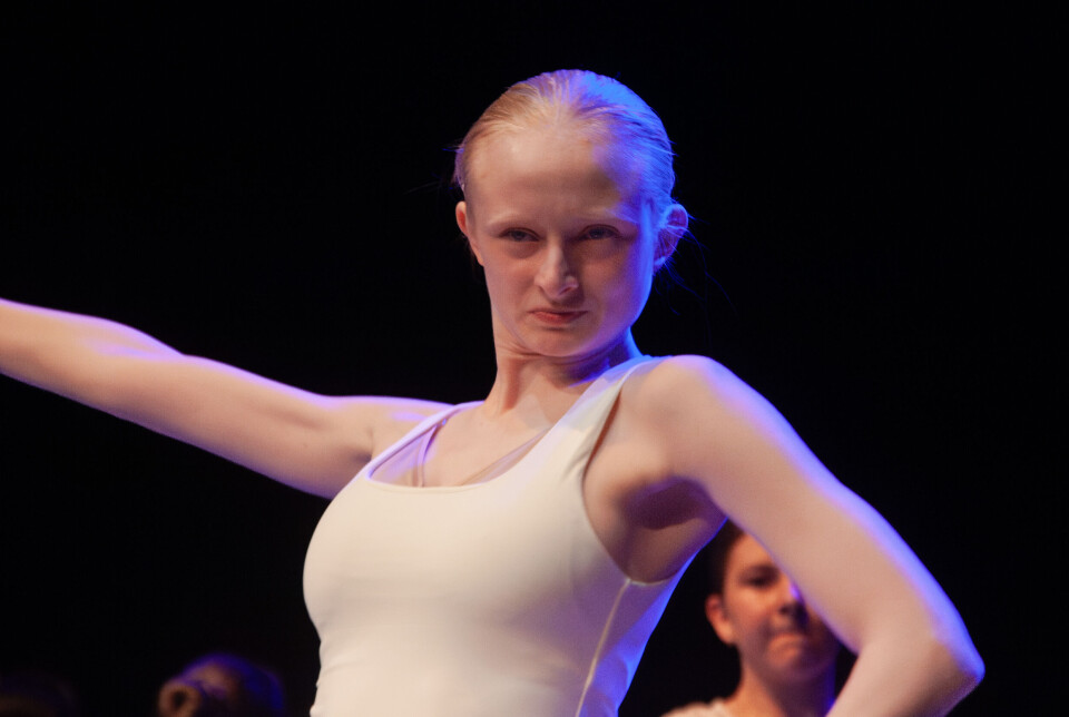 I SITT ESS: Cecilie Findland får publikum til å glemme både sted og tid når hun med en helt usedvanlig trygghet og innlevelse inntar dansescenen.