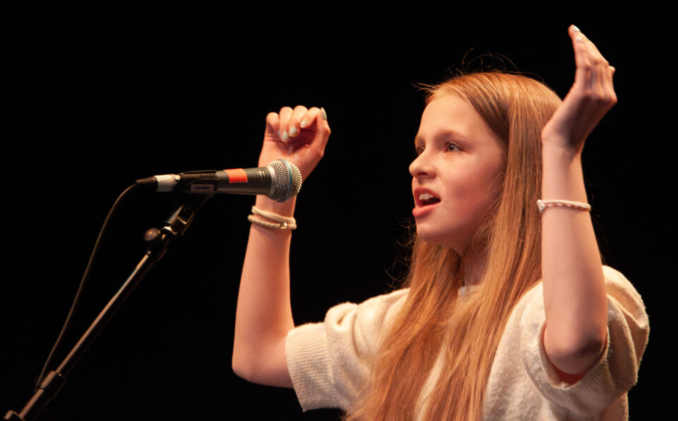 ARTIST OG LÅTSKRIVER: Marie Aunøien Hoel har sunget så lenge hun kan huske. Nå har hun også begynt å skrive egne låter, og det før hun i det hele tatt har begynt på ungdomsskolen.