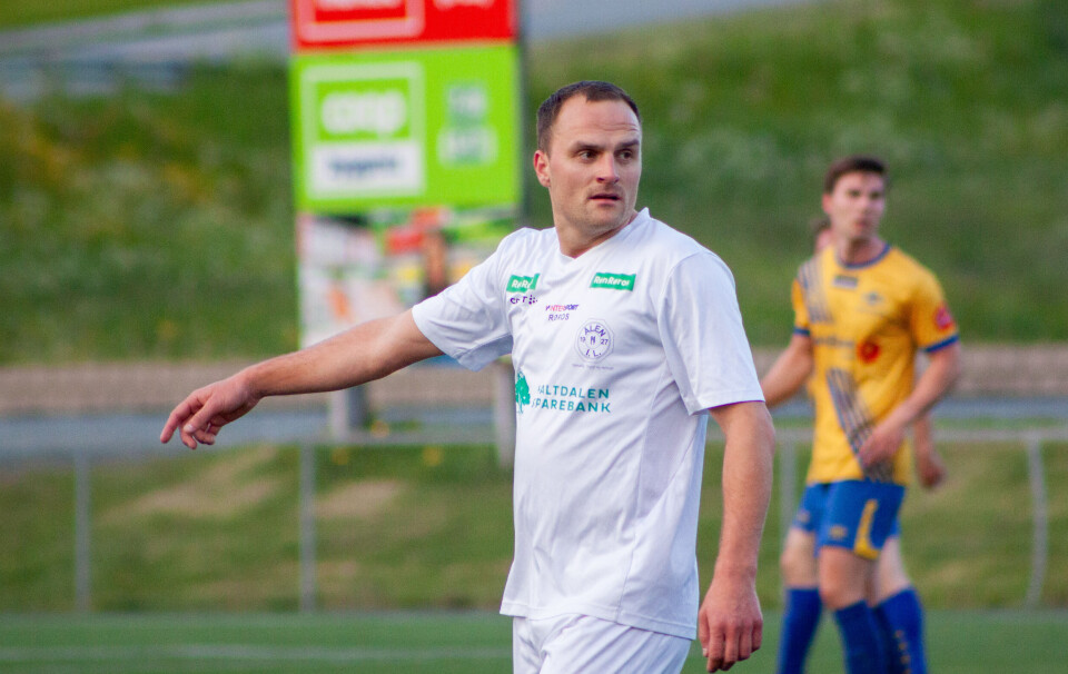 STEG FOR STEG: Andreas Lundereng Skjefte må ta det pent og pyntlig på veg tilbake fra skade. Mot Buvik fikk han et drøyt kvarter, men kunne ikke hindre nok et tap.