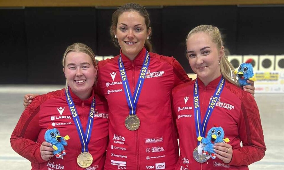MATCH TRIO: Mari Bårdeng Løvseth, Jeanette Hegg Duestad og Milda Marina Søberg Haugen på det norske laget i 50 meter match trio som vant EM i går.