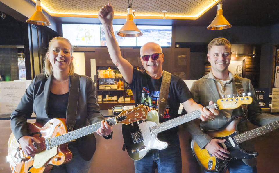 INVITERER: Salgssjef Guro Nyhus, arrangør Halvard Andresen og hotelldirektør Jonas Ericson inviterer til bluesfest i desember.