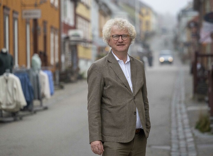 – Dropp alle bruer og tunneler og gi de unge cash