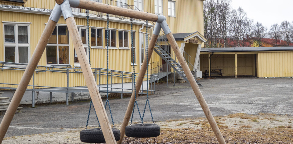 Forskning, juss og
økonomi i skolesaken på Glåmos. – Skolen med 10 elever har blitt for liten