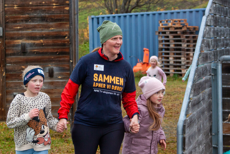 ILDSJEL: Sunniva Aunøien Bakås er lærer på småtrinnet ved Hov skole og en primus motor for Holtålen kommune i den lokale gjennomføringa av TV-aksjonen. Hun er stolt over beløpet de har klart å samle inn i Holtålen i år. Her fra da hun sammen med elevene sine løp rundt ballbingen på skolen for å samle inn penger til aksjonen.