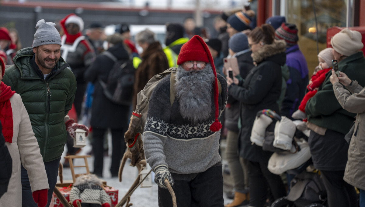 Julemarkedet på Røros åpna med nissetog